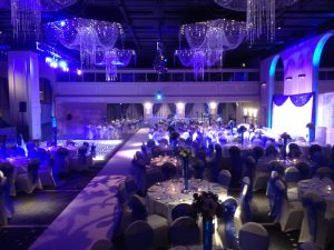 White and blue themed Asian wedding décor with crystal chandeliers | Simplicity events | Asian Weddings