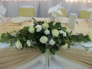 White rose top table centerpiece | Simplicity events | Asian Weddings