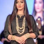 Asian Wedding Experience Catwalk | Model wearing asian wedding gold jewellery